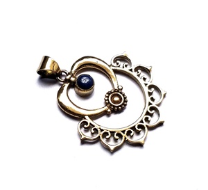 Pendentif en pierre de Lapis de style bohème Charms Collier infusé en laiton avec un design séduisant en laiton - Product Image 2