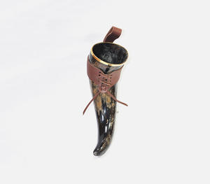 Vaso de Beber de Cuerno de Búfalo Natural Pulido, Hecho a Mano, con Elegante Borde de Latón Dorado, Estilo Tradicional Medieval - Product Image 3