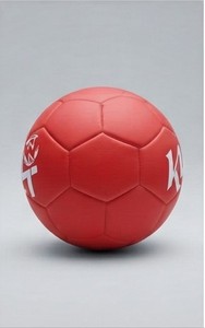 Ballon de football d'entraînement en TPU rouge durable et léger pour les matchs et les entraînements en extérieur, avec logo personnalisé, équipement d'entraînement - Product Image 6