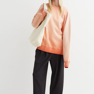 Sudadera con hombros descubiertos hecha en Pakistán, con estampado a color, cómoda, holgada, para mujer. - Product Image 2