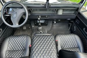 Offre exceptionnelle : Land Rover Defender 110 de 1994, prêt à être expédié - Product Image 2
