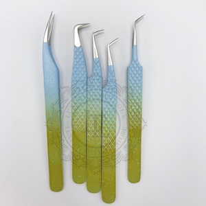 Pinzas de extensión de pestañas de punto plateado con revestimiento en polvo degradado con logotipo personalizado de calidad superior Agarre de diamante sostenible - Product Image 2