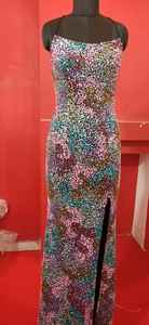 Robe de soirée brodée à la main multicolore - Product Image 3