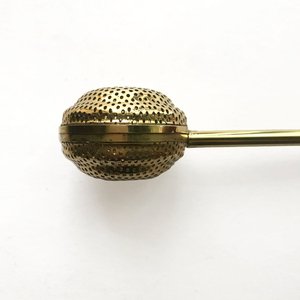 Coladores de té de mango largo de latón con botón pulsador de malla fina de la mejor calidad para accesorios y regalos de té de hojas sueltas - Product Image 3