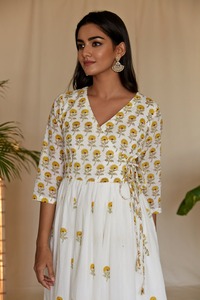 Tangerine Mini Angrakha Kurti du fabricant direct avec pantalon Blockprint Dupatta Style de mode indien de qualité pour adultes - Product Image 6