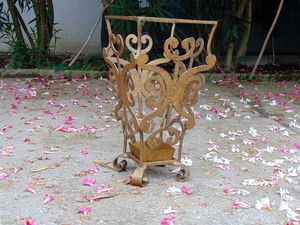 Vintage Style Indoor <b>Umbrella</b> Stand with Gold Color Powder Coated <b>Umbrella</b> Storage Rack Ideal for Home Decoration - Product Image 3