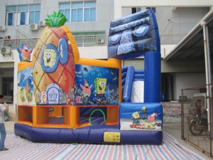 Château gonflable à thème ananas pour la location de fêtes pour enfants - Product Image 1