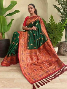 Sarees de uso tradicional directo del fabricante Premium disponibles para pedidos al por mayor y envíos internacionales - Product Image 2