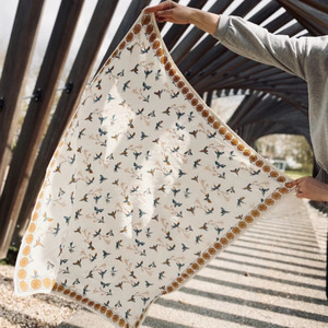 Pañuelos Cuadrados Personalizados Hechos a Mano al por Mayor, Pañuelos de Cabeza de Algodón Estampados con Diseños Florales en Varios Colores, Nuevo Diseño - Product Image 3