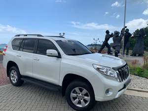 2016 pour moteur Turbo 8 cylindres automatique transmission intégrale (AWD) sièges en cuir régulateur de vitesse adaptatif (ACC) jantes en alliage d'aluminium R21 - Product Image 2