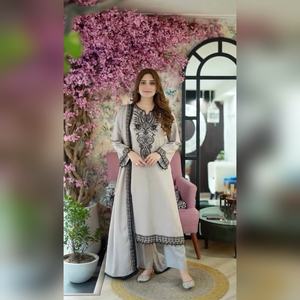 Ensemble de Kurti en faux georgette brodé de luxe avec dupatta pour les tenues de fête de mariage, collections prêtes à porter en grande taille - Product Image 1