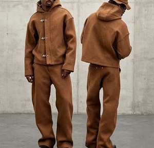 Conjunto de chándal vaquero de 2 piezas personalizado OEM para hombre: Chaqueta con capucha y broche de bombero y pantalón vaquero a juego - Product Image 1