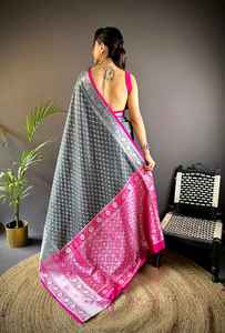 ทอจากผ้าไหมแท้ลายลิ้นจี่ที่มีเนื้อสัมผัสนุ่มอย่างดีด้วยผ้าจาริทอส่าหรีชาริ - Product Image 6