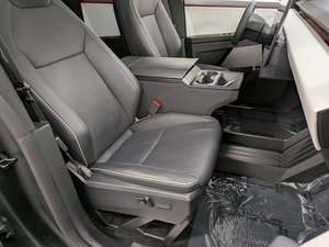 Te-sla Cybertruck 2024, Cabina Doble, Tracción en las Cuatro Ruedas, Limpia y Confiable, Ofrece 600 hp, 0-60 mph en 4.1s, Autonomía de 340 Millas - Product Image 5