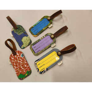 Ensemble de 5 étiquettes de bagages imperméables personnalisées - Designs variés et tendance avec option de logo - Product Image 2