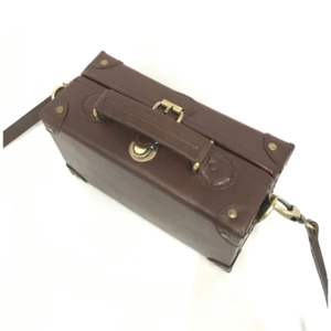 Sac à main classique d'inspiration rétro marron avec poignée élégante et sangle bandoulière amovible - Product Image 2