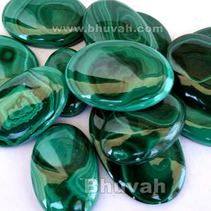 Cabochon de pierres précieuses de malachite naturelle de haute qualité à la main mélanger la forme et la taille pour la fabrication de bijoux en gros Lot disponible - Product Image 1