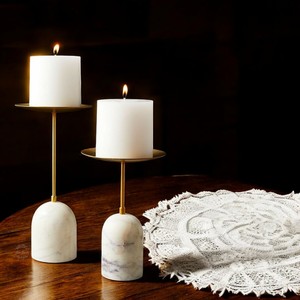 Ensemble de 2 bougeoirs au design luxueux en métal doré avec couvercle en verre, idéal pour la réception et la décoration de la maison - Product Image 2