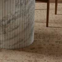 Table de salle à manger de cuisine au design nordique italien, finition laquée en marbre blanc, base de piédestal ronde à texture lourde, aspect linéaire
