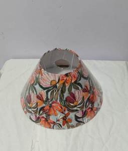 Pantallas de Lámpara Cónicas con Estampado Digital Multicolor y Clip de Mariposa para Lámparas de Mesa, Decoración Moderna Hecha a Mano para el Hogar - Product Image 1