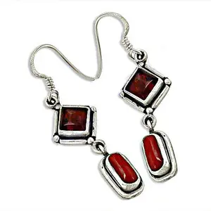 Boucles d'oreilles pendantes en or 18 carats avec pampille en corail rouge pour femme - Product Image 1