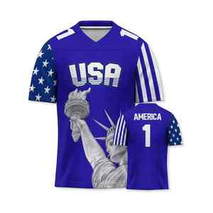 Uniforme de fútbol americano, elegante camiseta de EE. UU. con estatua detallada de la libertad y acentos patrióticos - Product Image 1