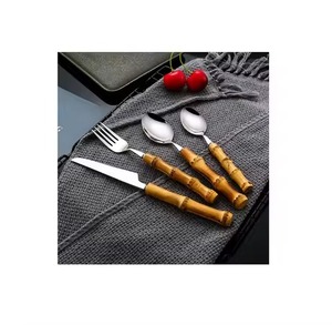 Cuchara de acero inoxidable Cubiertos Excelente Artesanía Cuchara Juego de cubiertos Nuevo diseño Mangos de madera Cucharas para uso de cena - Product Image 2