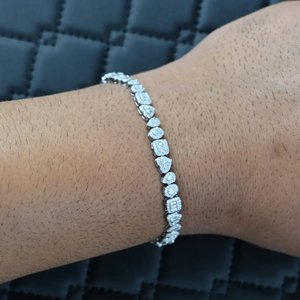 Bracelet de tennis en argent, design luxueux, bracelet statement étincelant, style diamants moissanite, bijoux élégants pour le poignet - Product Image 3