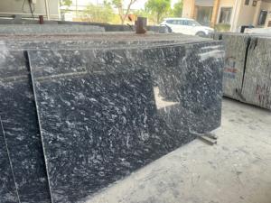 Granit indien de haute qualité moderne diverses couleurs, y compris le poisson Markino noir perle noire finition de surface polie marron du Brésil - Product Image 5