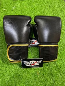 Nuevo diseño Nuevo modelo Guantes de boxeo de entrenamiento Guantes DE LUCHA Pro Fight hechos en cuero de vaca Equipo de boxeo personalizado - Product Image 4