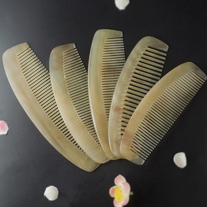 Peine Semilunar de Cuerno Natural, Peine Antiestático de Cuerno de Cabra Portátil, Múltiples Tamaños para Masaje del Cuero Cabelludo y Cuidado del Cabello - Product Image 2