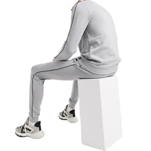Ensemble de survêtements de fitness personnalisés de haute qualité Combinaison de jogging Tech Fit Ensembles de jogging vierge pour hommes - Product Image 4