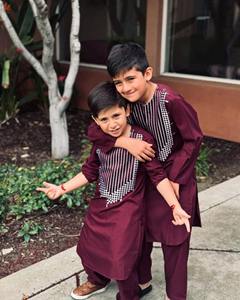 Ensemble de robe de mariée vintage pour couple et kurta pour garçons, vêtements ethniques pakistanais traditionnels faits à la main, longueur au sol, motif floral - Product Image 2