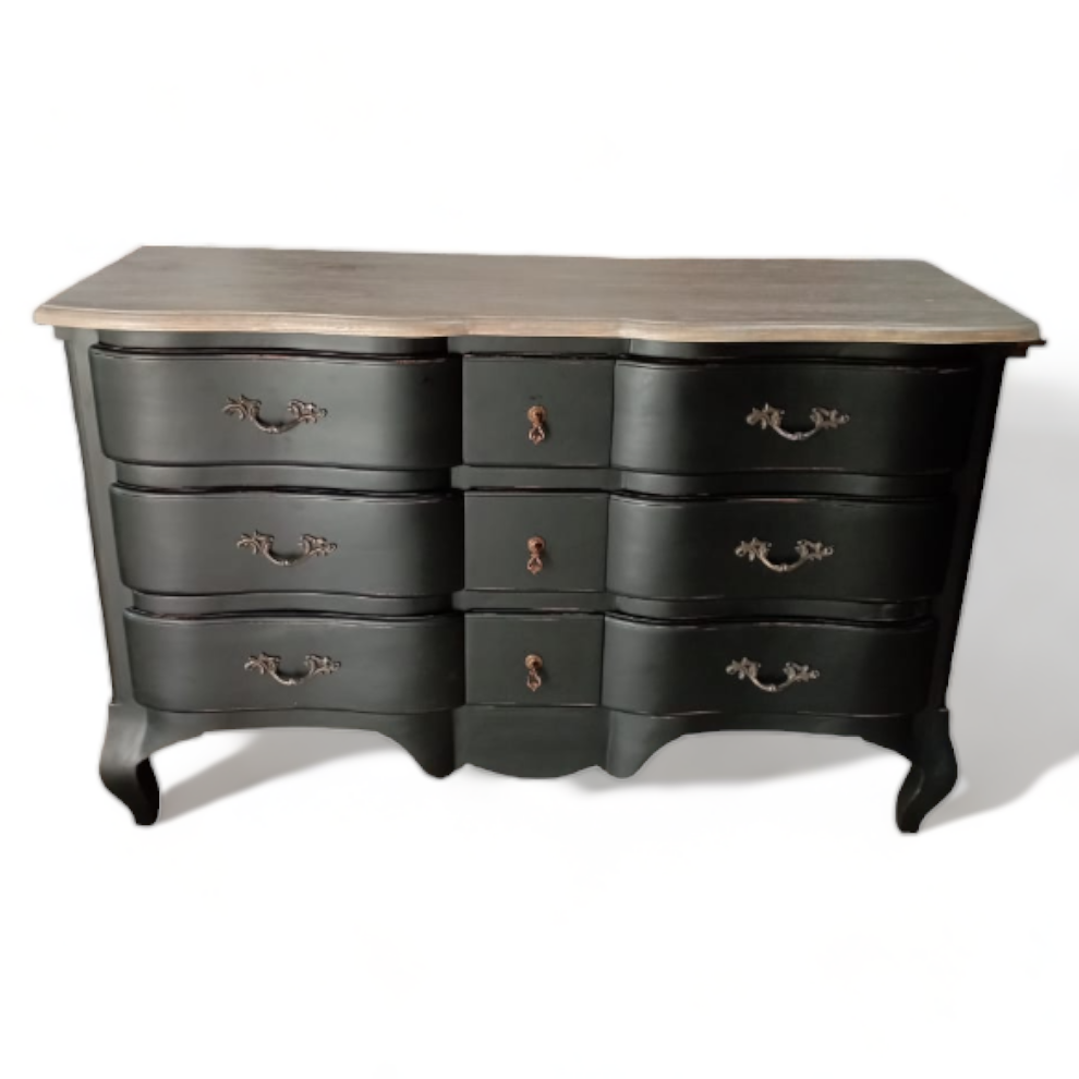 ด้านบนสีดำและสีขาวและชนบท