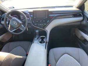 Usado 2023 To-yo-ta Camry LE - Product Image 2