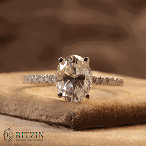 Bague de fiançailles Halo cachée en diamant coupe ovale et ronde pour femme - Product Image 1