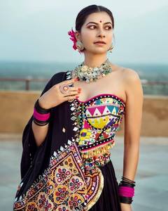 Navratri Diseñador Especial Mantequilla Seda Impreso Digital con Espejo Trabajo Lehenga & Espejo Trabajo Choli Con Mano Trabajo Encaje Dupatta - Product Image 2