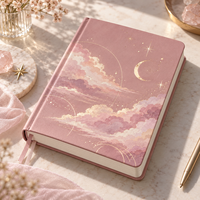 Carnet LABON personnalisé Cloudscape en similicuir rose poudré avec feuille d'or, motif lune et ciel, aquarelle pastel