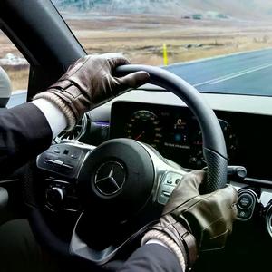 Gants de conduite en cuir de vache personnalisés à logo, très vendus, hautement performants, décontractés et élégants, avec une fonction de sécurité - Product Image 1