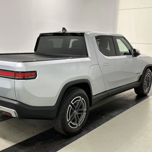 VOITURE D'OCCASION D'AUTORITÉ PREVUE PRESEURÉSSE, RIVIAN R1T ADVENTURE TRIM 2025, ÉTAT PARFAIT - Product Image 1