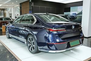 Sedán de Lujo de Alta Gama con Rines de Aleación R20, Motor Turboalimentado, Transmisión Automática, Paquete Premium, Color Oscuro, Alemania - Product Image 6