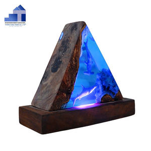 Lampe de bureau en bois et résine époxy tendance, décoration d'intérieur élégante pour la chambre à coucher et la décoration intérieure, fabriquée au Vietnam - Product Image 6