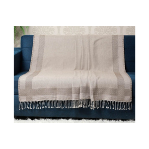 ผ้าห่มนุ่มสบายสีน้ำตาล ผลิตจากเส้นใยรีไซเคิล ขนาด 60x80 นิ้ว ได้รับการรับรองมาตรฐาน GOTS จากอินเดีย เหมาะสำหรับผู้ซื้อที่ต้องการตกแต่งภายในอย่างยั่งยืน - Product Image 2