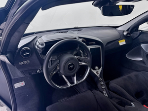 2024 Mc-Laren 750S Interior negro de carbono muy limpio - Product Image 3