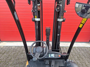 Chariot élévateur à contrepoids jaune 1,5 tonne avec moteur AC pour entrepôt, hauteur de levage 2500 mm - Product Image 5