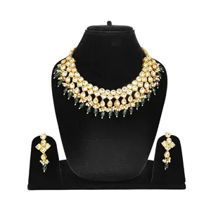 Conjunto de collar Kundan Meenaakri de cristal verde con engaste de bisel chapado en oro, elegante y lujoso collar llamativo para boda. - Product Image 1