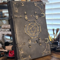 Libro de Hechizos Pagano de Cuero Hecho a Mano con Estampado de Estrellas de 8x6 Pulgadas, Correa con Pentagrama, Grimoire, Libro Wiccano de Sombras, Brujería Vintage, Halloween