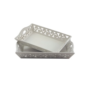 Bandeja de servicio de madera torneada a mano de primera calidad Diseño único de alta calidad para un servicio elegante de alimentos y bebidas - Product Image 3