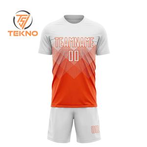 Uniforme de football d'équipe personnalisable 100% polyester couleur noire avec logo OEM Service Football Sport conçu au Pakistan - Product Image 3