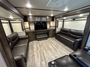 VENDEDOR VERIFICADO DE PRODUCTOS USADOS: Autocaravana Usada Grand Design Solitude 375RES 2020 DISPONIBLE PARA LA VENTA - Product Image 4